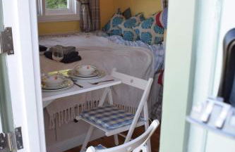 Shepherds Hut with Hot Tub - Foto 21