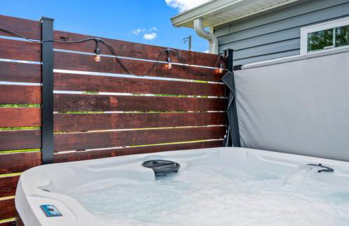 Spacious Home 4BR Fire Pit, Patio Hot Tub - Foto 63