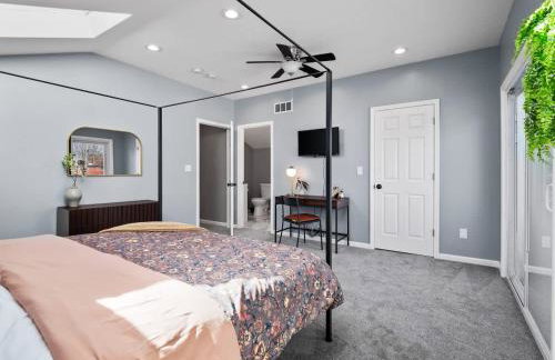 Hot Tub N64 Mins to Downtown Sleeps 8 - Foto 36