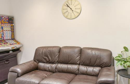 The Hawthorns - Photo 13