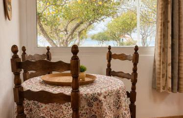 The simple two-bedroom house at Klima Beach - Photo 5