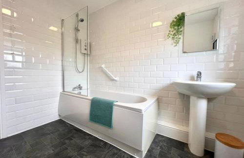 Quaint 2Bed House near Wigan Centre - Photo 7