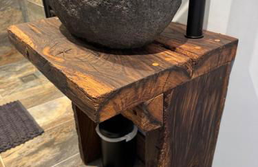 Luxury Spa Cabin with Outdoor Bath, Sauna & Fireplace - Foto 23