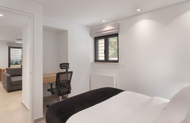 Athenian Riviera Secluded Apartment - Photo 9