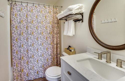 5 Mi to Univ of Arkansas Cozy Townhome with Deck - Foto 16