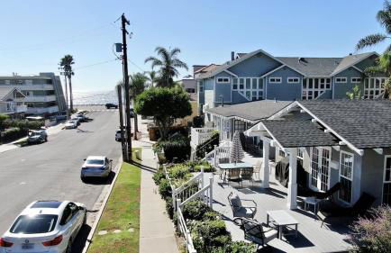 Remodeled Beach Bungalow, Block to the Beach - Photo 13