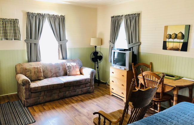 Green Gables Bungalow Court - Photo 8