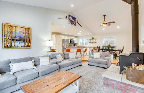 3 Mi to Old Mill District Family Retreat with Yard - Foto 3