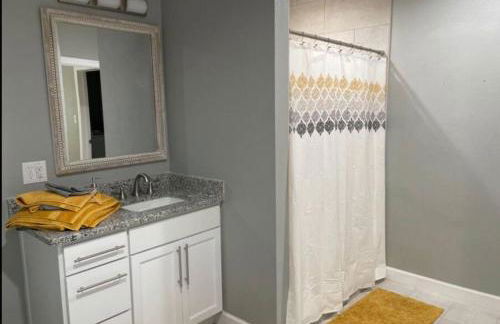 Comfortable Suite with private entrance & private bathroom - Foto 8