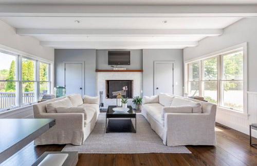 Stunning luxury Retreat I Wineries & Fall Farm Fun - Photo 13