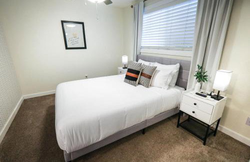 Game Night Downtown - BSU - Slots - Over 100 Games - Foto 56