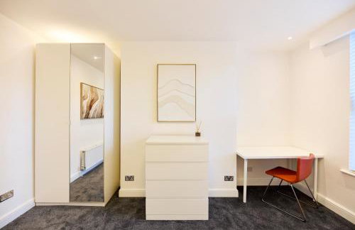 Aura - Elegant Retreat in Prime Leeds Location! - Foto 75