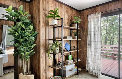 Hot Tub Deck Screened Porch Fire Pit & WiFi - Photo 13