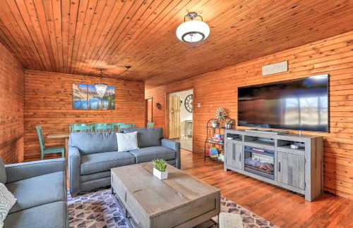 Secluded Cabin with Hot Tub, Game Room and Views! - Foto 4