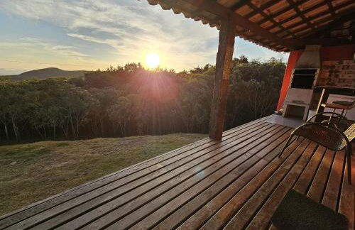 Chalés Vila Real - Tranquilidade na Serra de Carrancas - Piscina com uma vista espetacular do Pôr do Sol - Foto 22