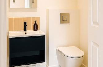 Stunning 5 bed house in enviable location - Photo 15