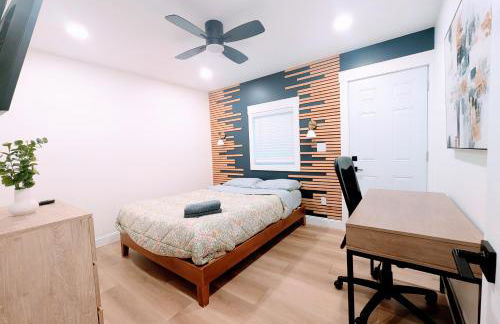 Custom Design Kitchen King Beds Laundry Large TVs - Foto 15