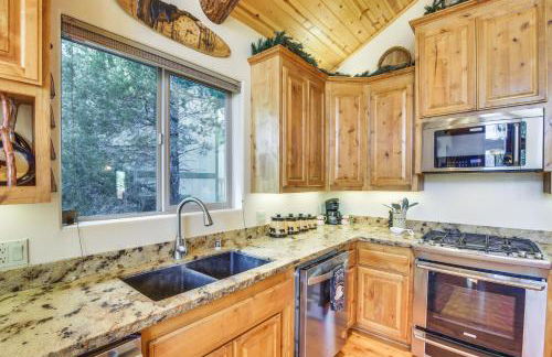 4 Mi to Snow Summit Cabin with Mtn Views and Decks - Foto 11