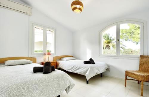 Villa Catalina Stunning 4bedroom villa with air conditioning sea views & private swimming pool ideal for families - Foto 20