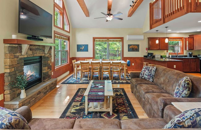 Bear Paw Lodge by Avantstay Hot Tub, Deck, & Fire Pit - Foto 6