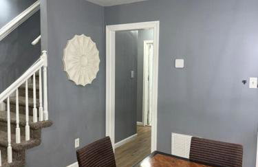 Stylish Remodeled 23 Large beds Near Elvis Presley - Foto 37