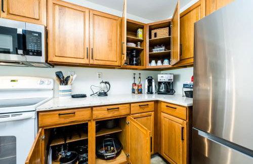 4BR Spacious Condo, Private Lake MI Beach Access, Outdoor Heated Pool - Photo 23