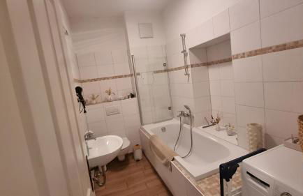 Johnis FeWo, Nähe Stadtzentrum - Uni in sehr ruhiger Lage mit Terrasse und eigenem Parkplatz - Foto 17