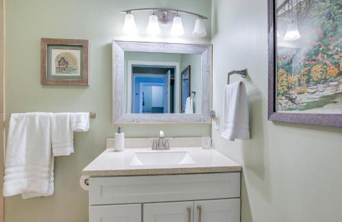 Radford Home with Wraparound Deck! - Foto 15