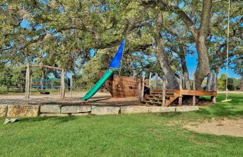 Luxe 3-Story Retreat - Chefs Kitchen and Firepit - Foto 40