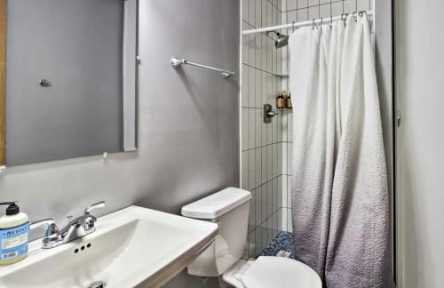 Welcoming West Fargo Retreat w Backyard - Foto 16