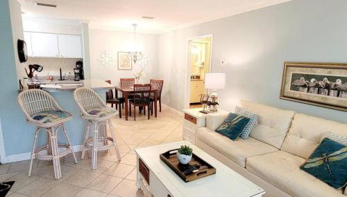 A3 tile floors pet friendly easy access downstairs faces nice grassy area Close to pool - Foto 2