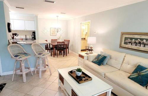 A3 tile floors pet friendly easy access downstairs faces nice grassy area Close to pool - Foto 2