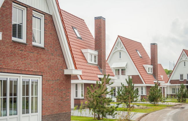 Relax in Coastal Luxury - Photo 11