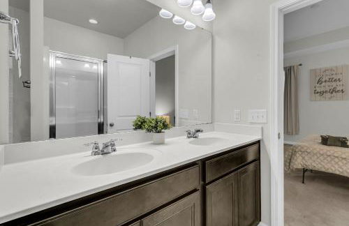 Quiet 3 Bedroom Escape in Ladson with 2 Car Garage - Foto 11