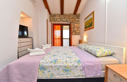 Charming Home With Pool in Barbariga - Photo 30