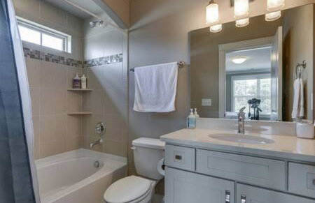 Spacious 4 King Room Belmont Home 2 Living Rooms Walk to Belmont & Vanderbilt Large Dining Table Smart TVs Parking 24 Hr Hospitality Near Music Row & The Gulch 2 miles to Broadway - Foto 19