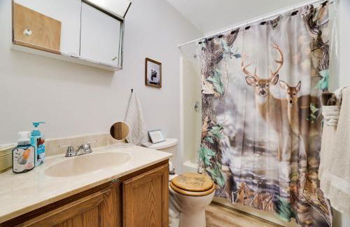 Serenity and Fun all in one in this Cozy Pocono Cabin - Foto 13