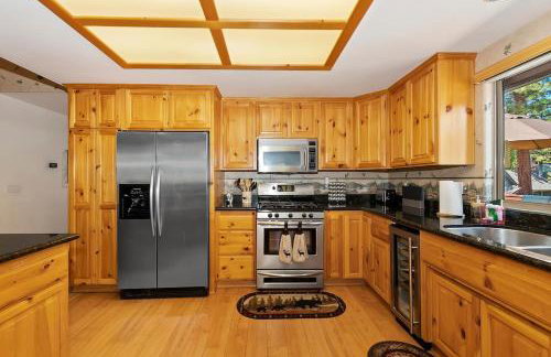 Teakwood Cozy Wood Cabin with Fireplace - Photo 21