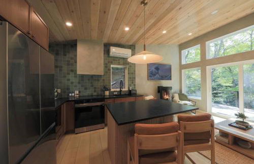 Cozy Luxury Cabin w Hot Tub, Fire Pit, King Bed - Foto 59