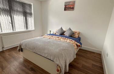 Lovely Hillingdon Family Holiday Home - 6 bedrooms - Foto 18