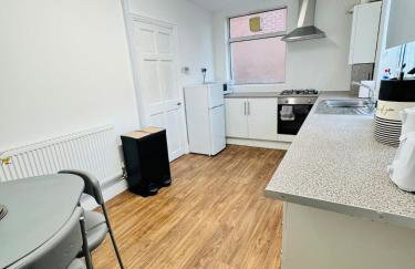 Swanky Dudley Retreat - Foto 21