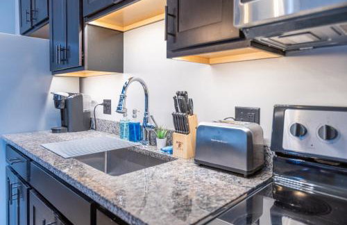 Steps 2 Everything! - KING Bed - Amazing Roof and Gym - Foto 28