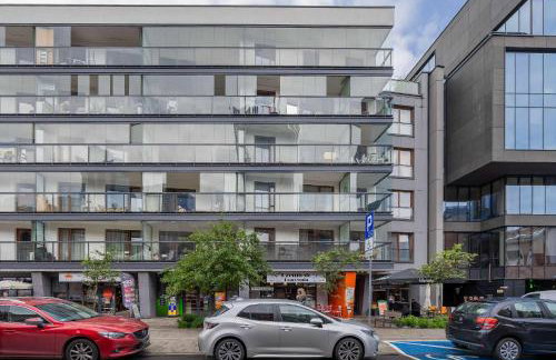 Metro Wola Apartment with Parking & AC next to Warsaw Rising Museum by Noclegi Renters - Foto 23