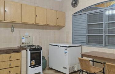 CASA - 3 quartos com ar - garagem para 3 carros - Foto 50