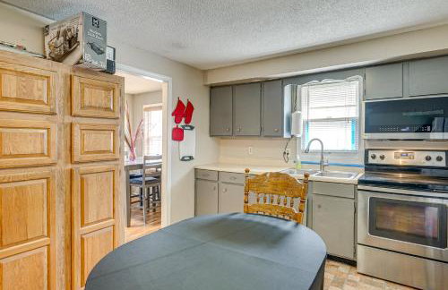 3 Mi to Dtwn Fort Wayne Home with Deck and Yard! - Foto 9