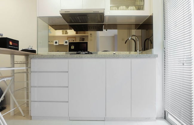 Stylish and Modern 2BR Bassura City Apartment - Photo 14