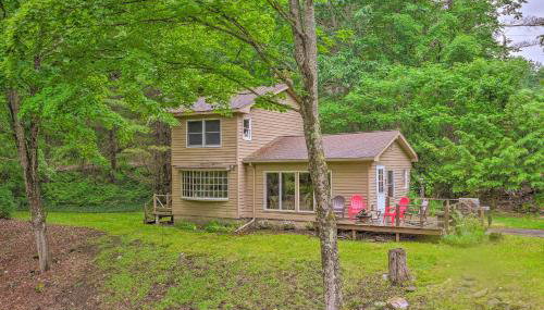 Berkshire Riverfront Ski Cabin Close to Hiking! - Foto 4