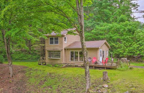 Berkshire Riverfront Ski Cabin Close to Hiking! - Foto 4