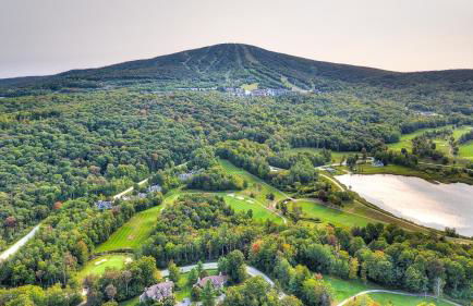 Stratton Mountain Condo with a Hot Tub! Sleeps 12! - Photo 67