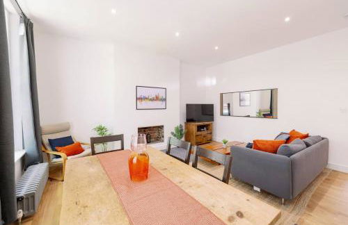 Bright, Spacious 2-bed, 5 mins from Tube, Sleeps 4 - Pass the Keys - Foto 13